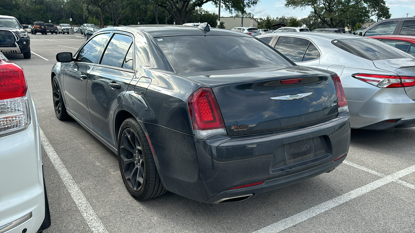 2019 Chrysler 300 Touring 4