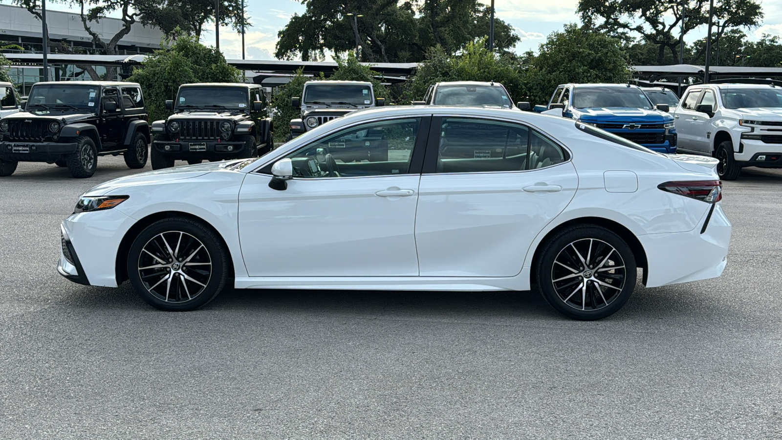 2024 Toyota Camry SE 4