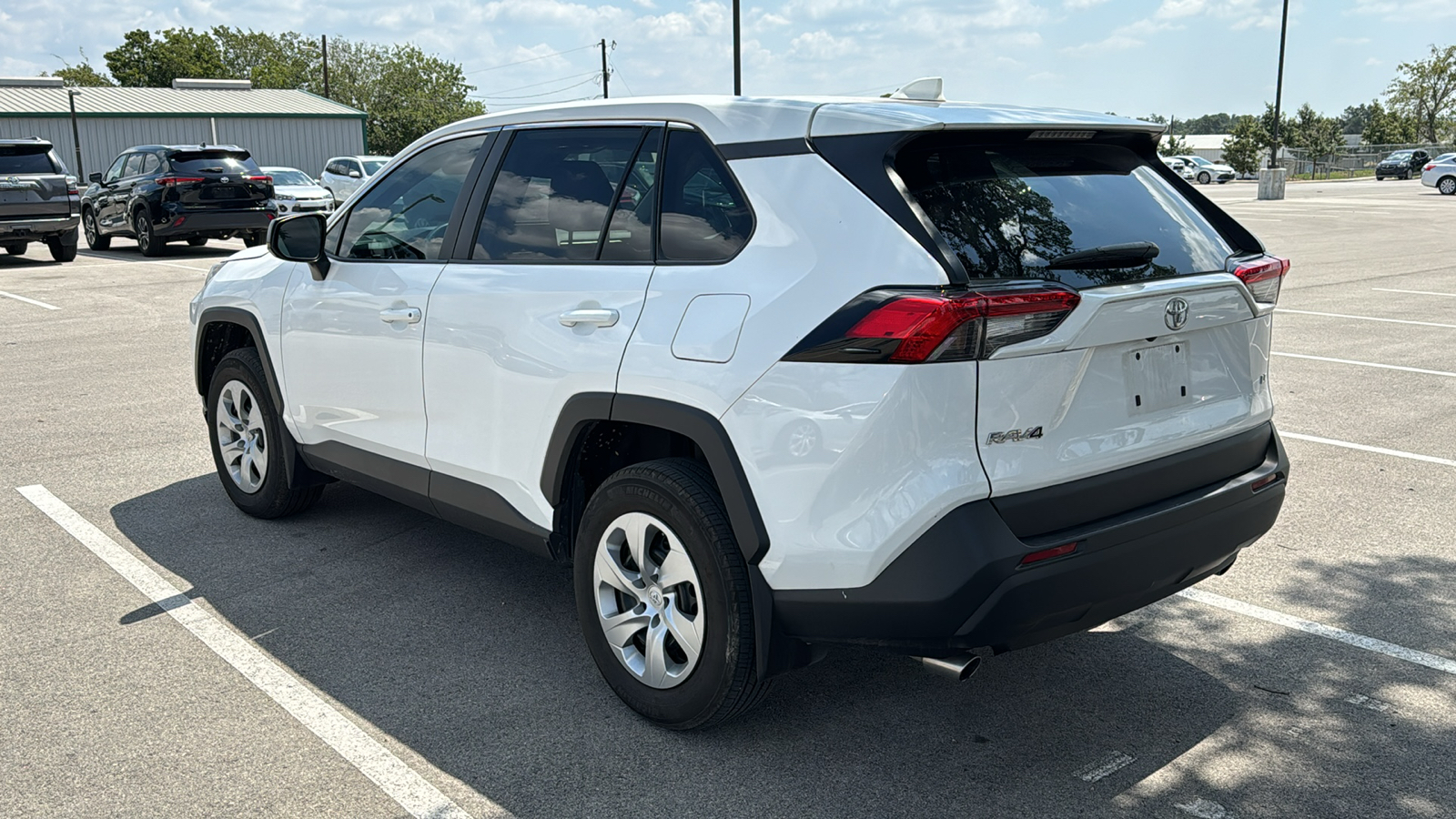 2022 Toyota RAV4 LE 4