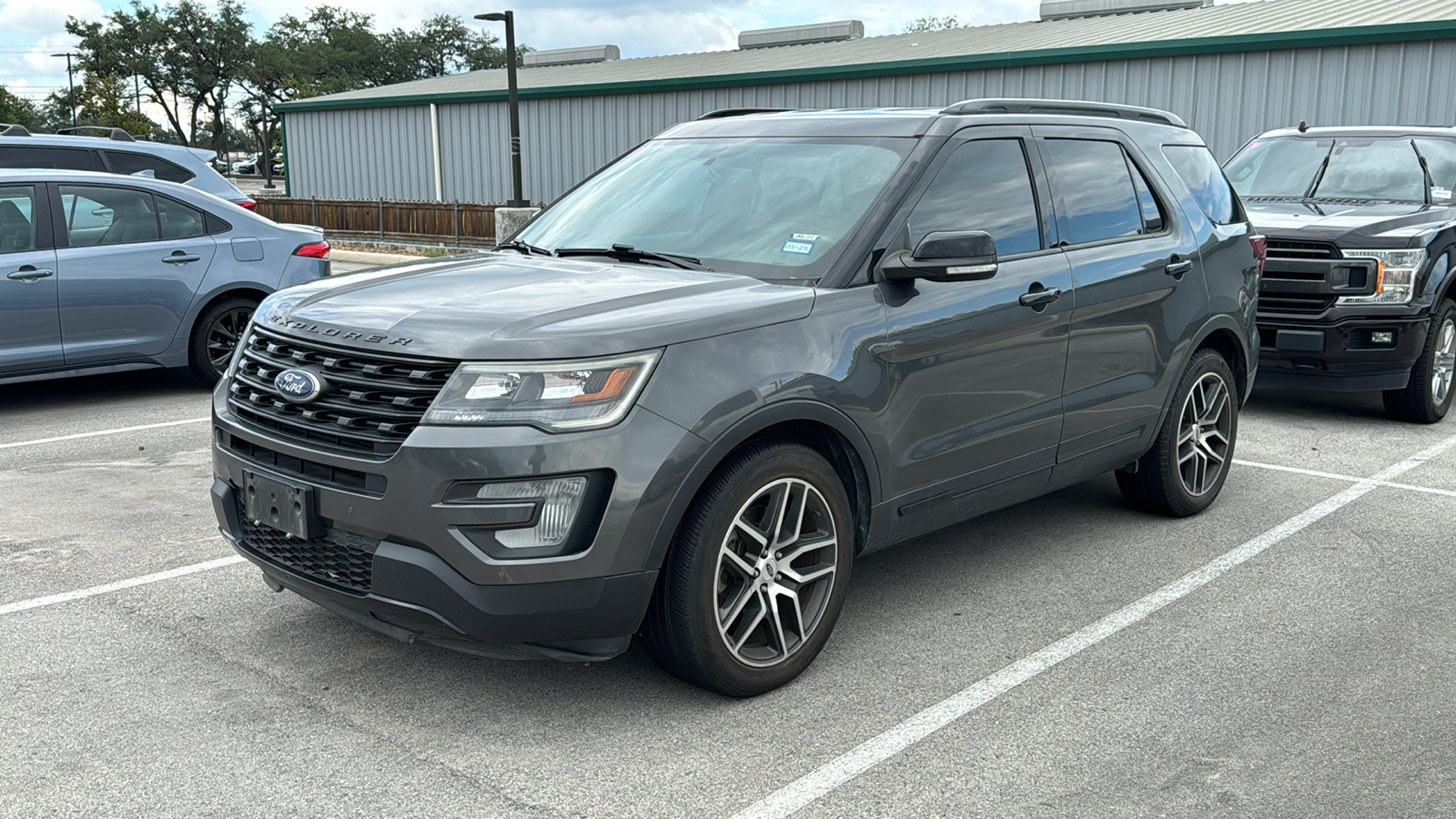 2017 Ford Explorer Sport 3