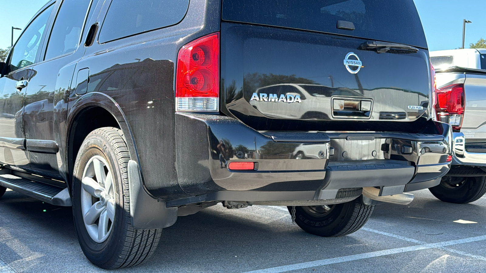 2011 Nissan Armada SV 8