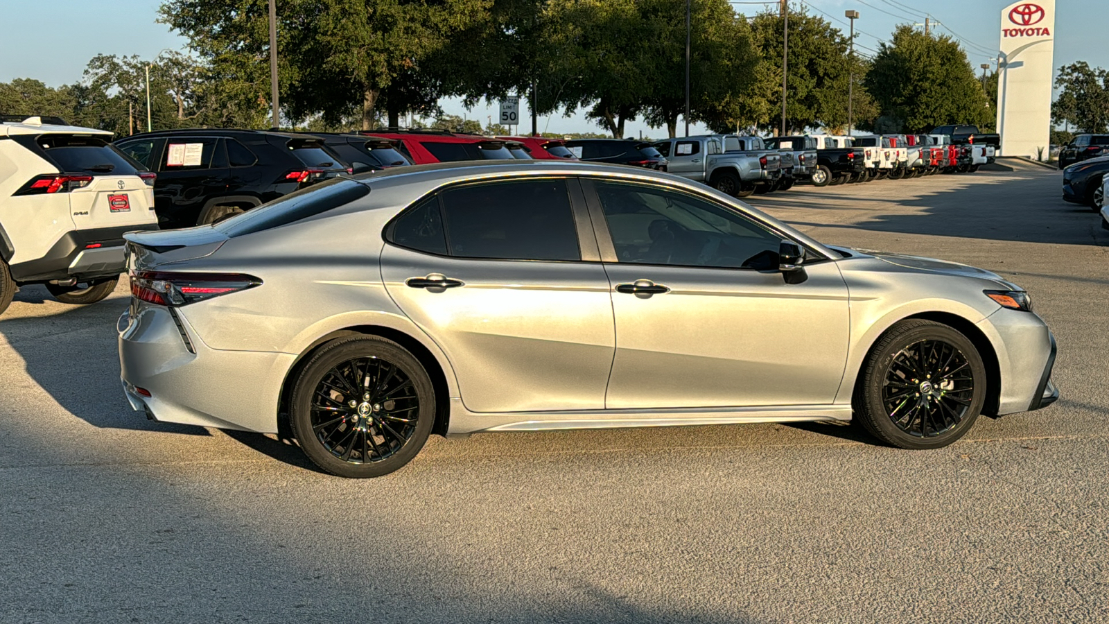 2022 Toyota Camry SE Nightshade 8