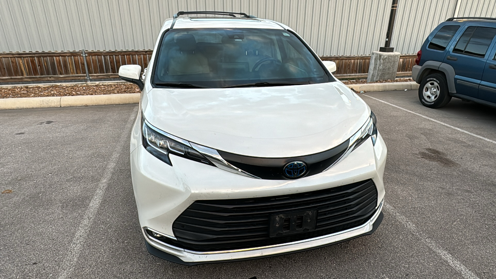 2021 Toyota Sienna XLE 2