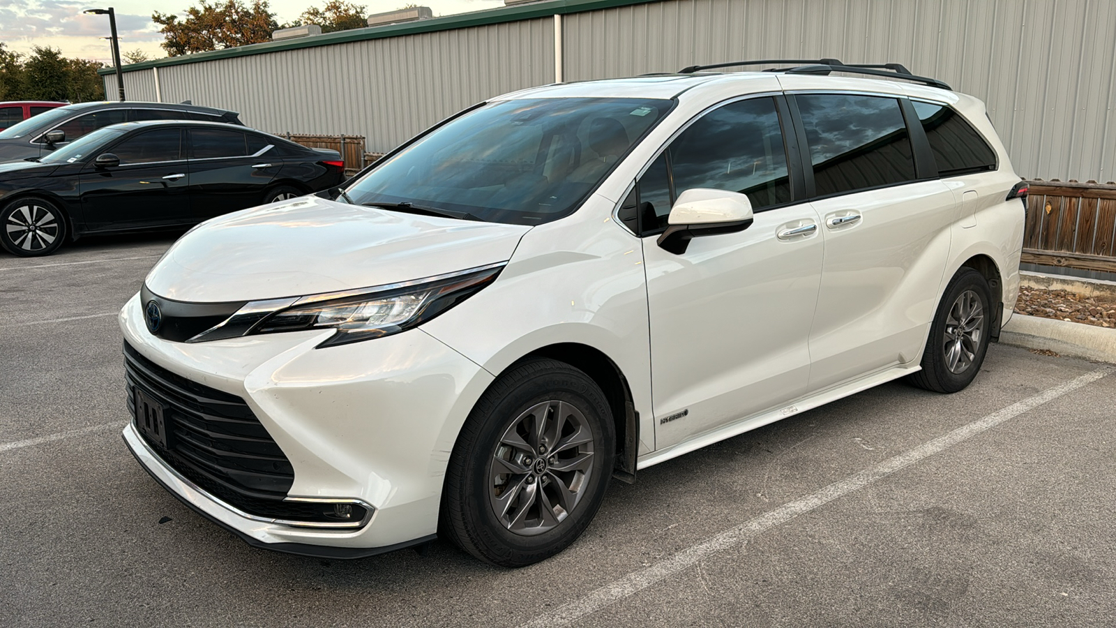 2021 Toyota Sienna XLE 3