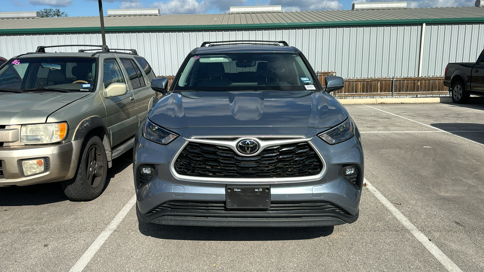 2023 Toyota Highlander LE 2