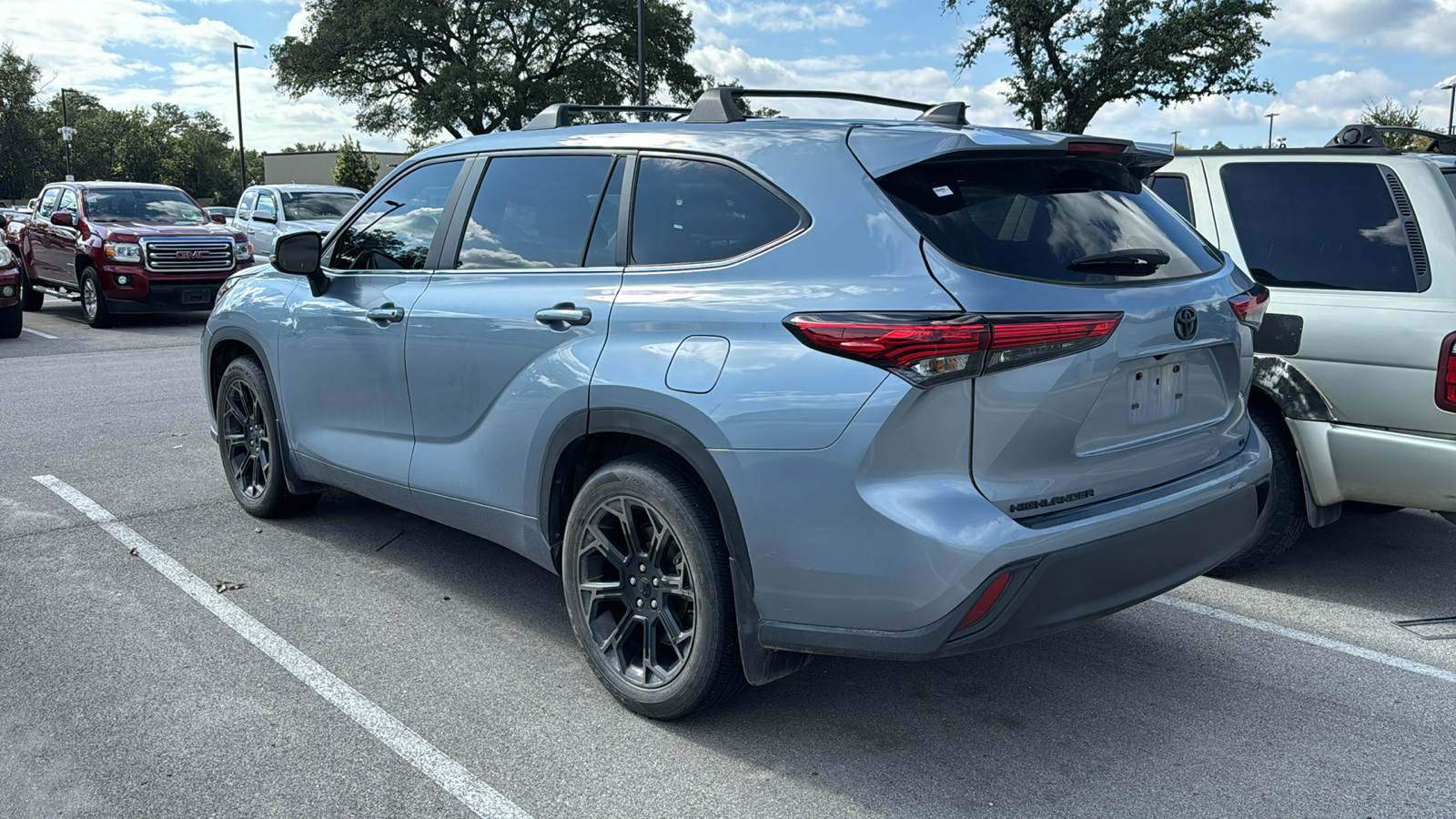 2023 Toyota Highlander LE 4