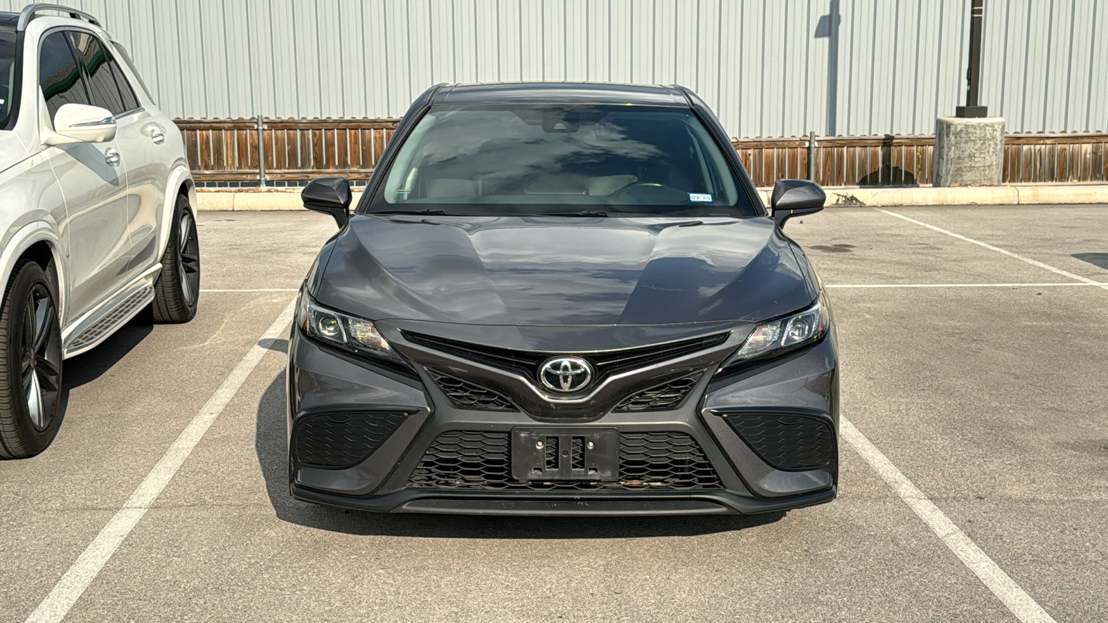 2021 Toyota Camry SE 3