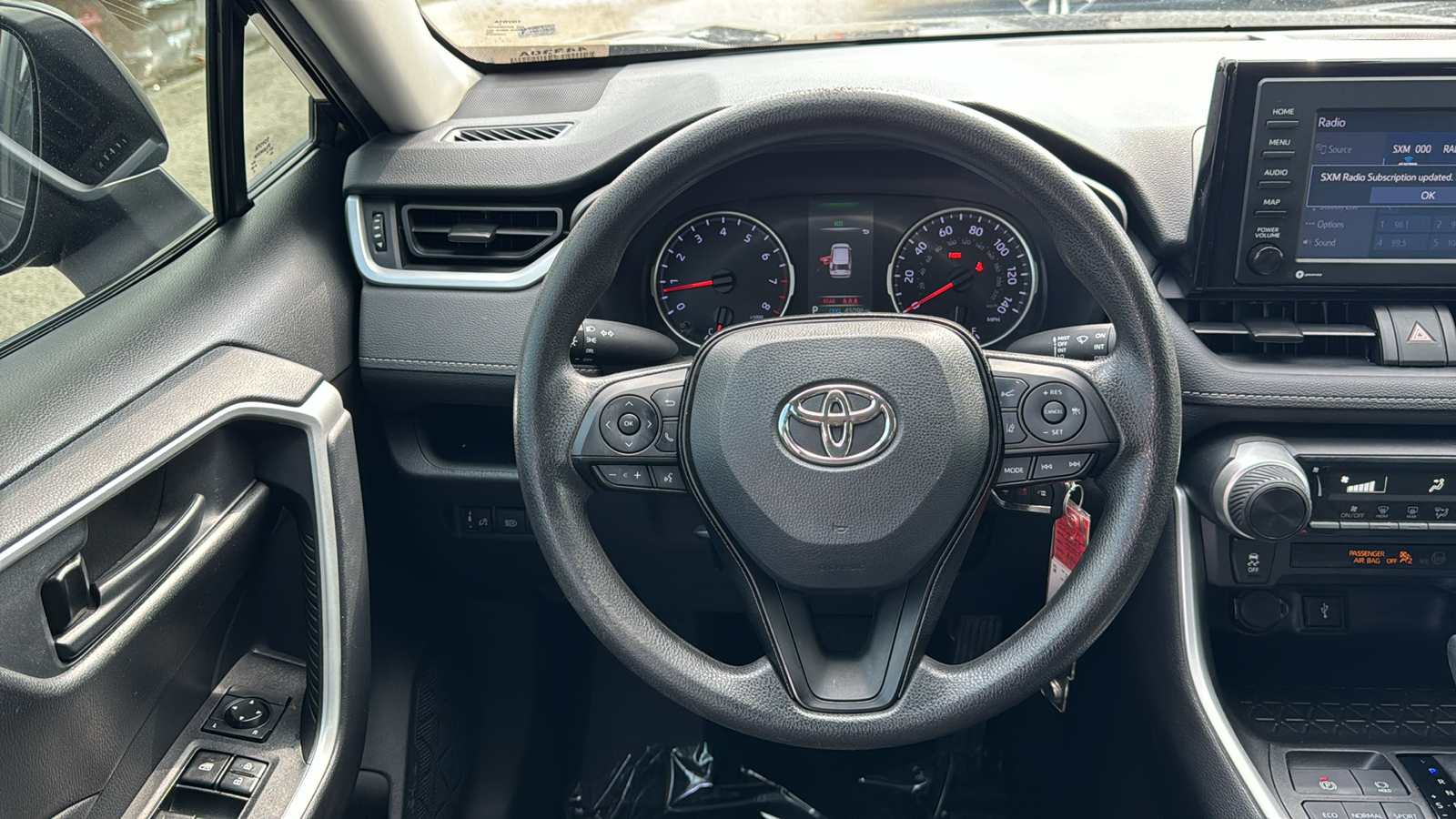 2021 Toyota RAV4 LE 27