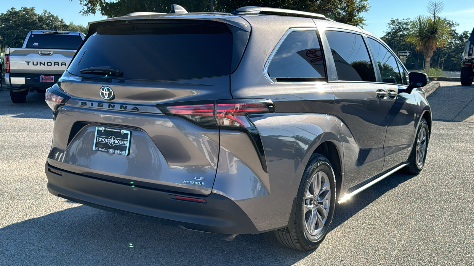 2021 Toyota Sienna LE 8