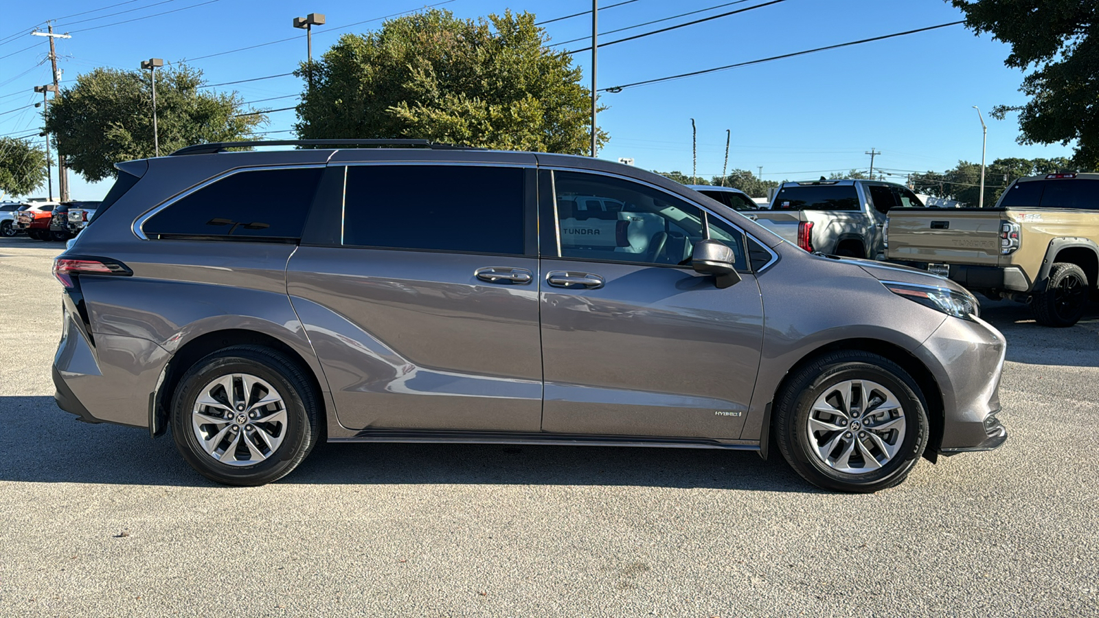 2021 Toyota Sienna LE 9