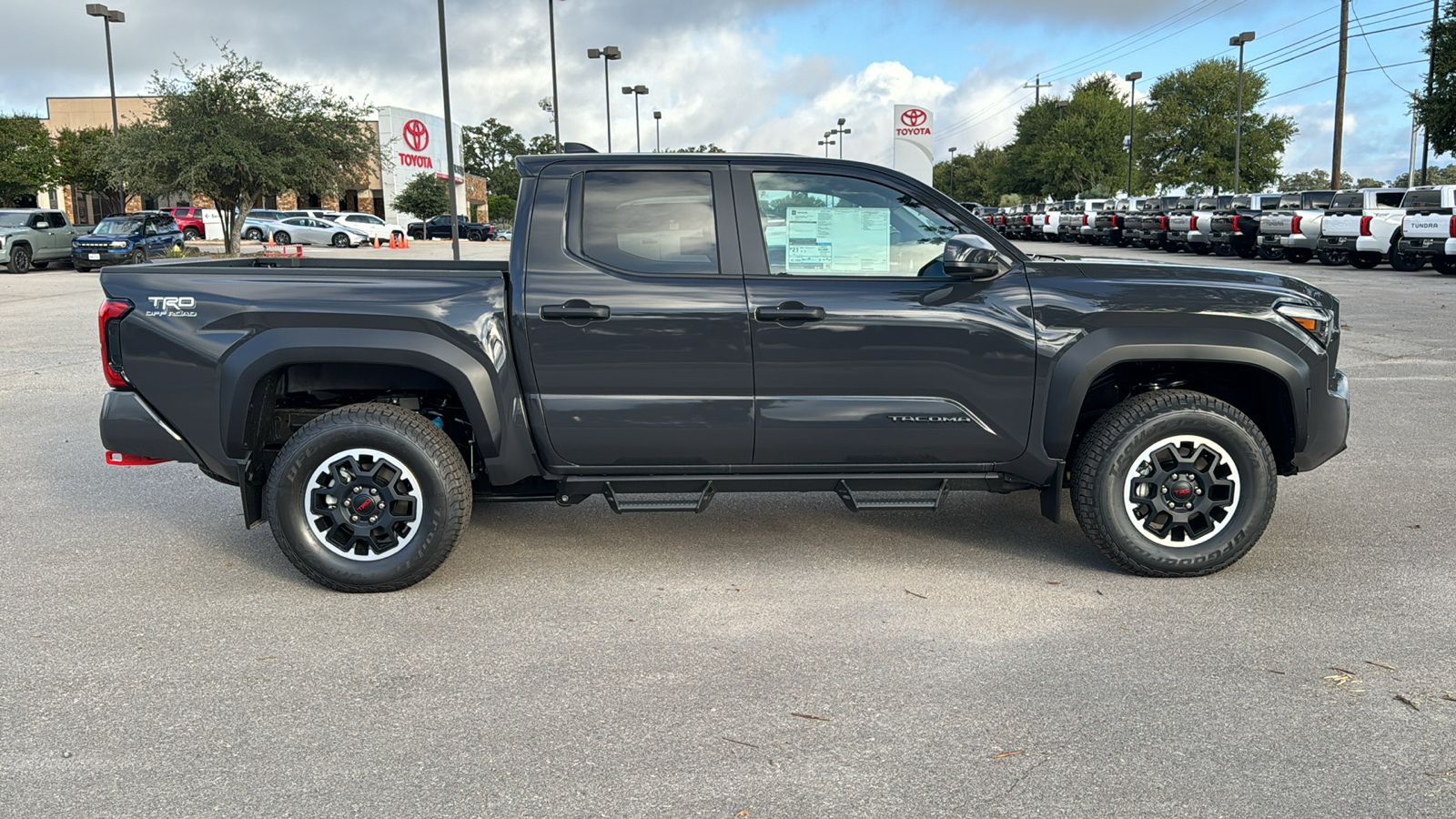 2024 Toyota Tacoma TRD Off-Road 9