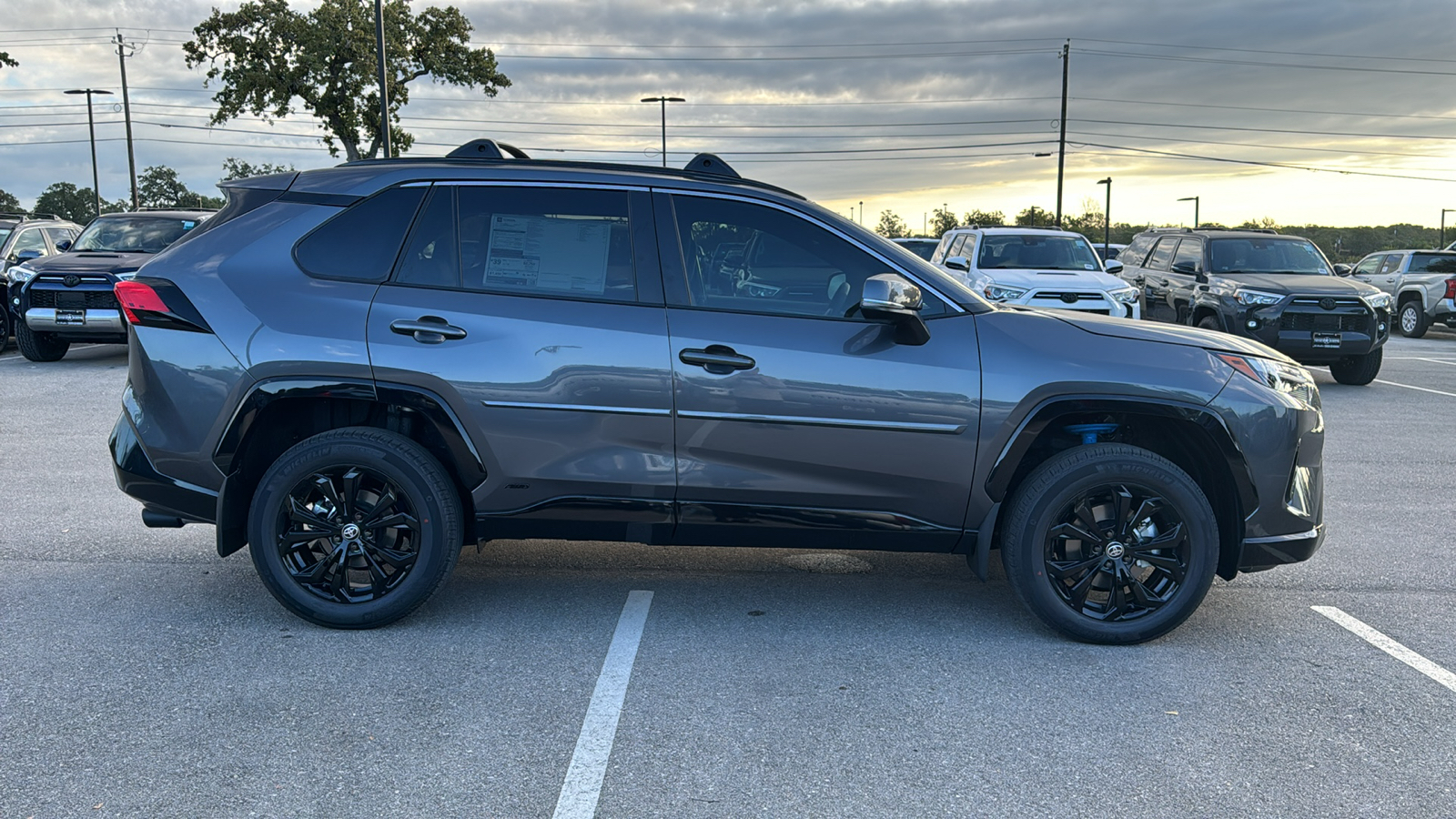 2024 Toyota RAV4 Hybrid SE 8