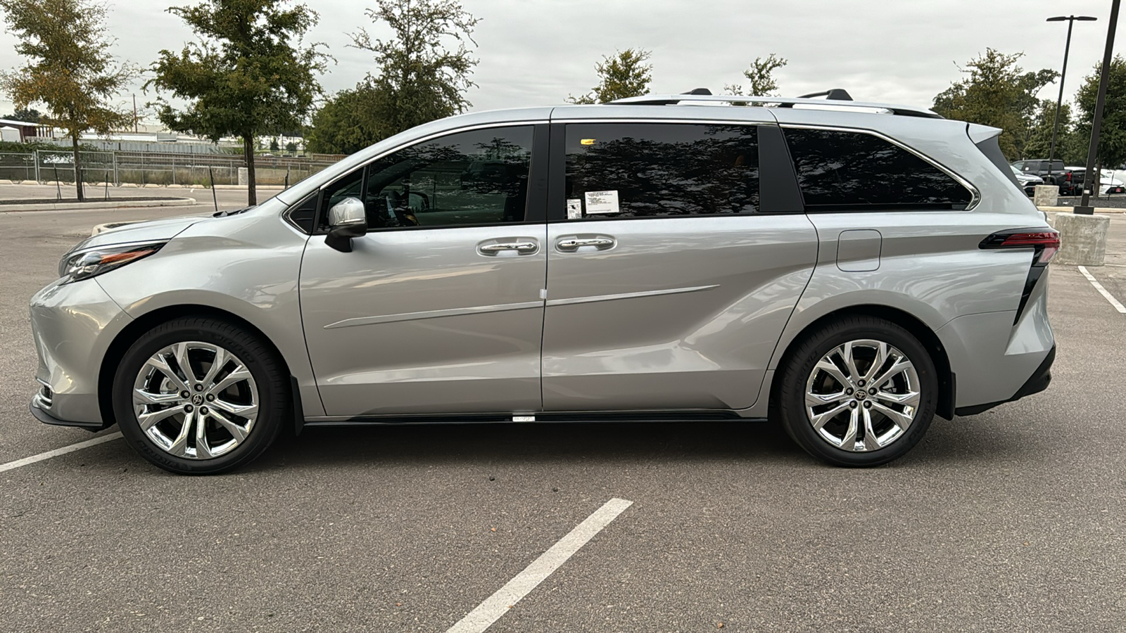 2024 Toyota Sienna Platinum 4