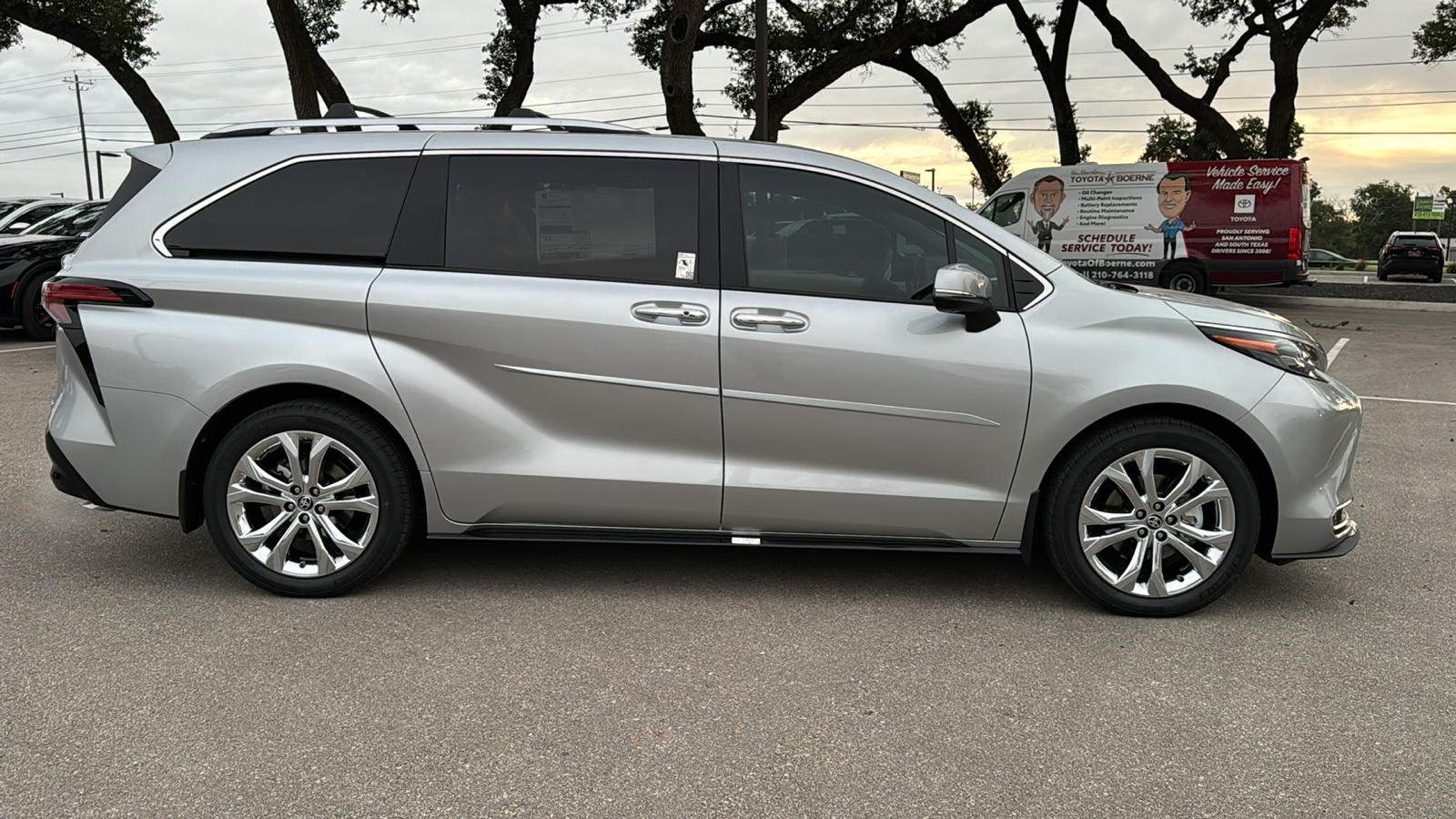 2024 Toyota Sienna Platinum 8