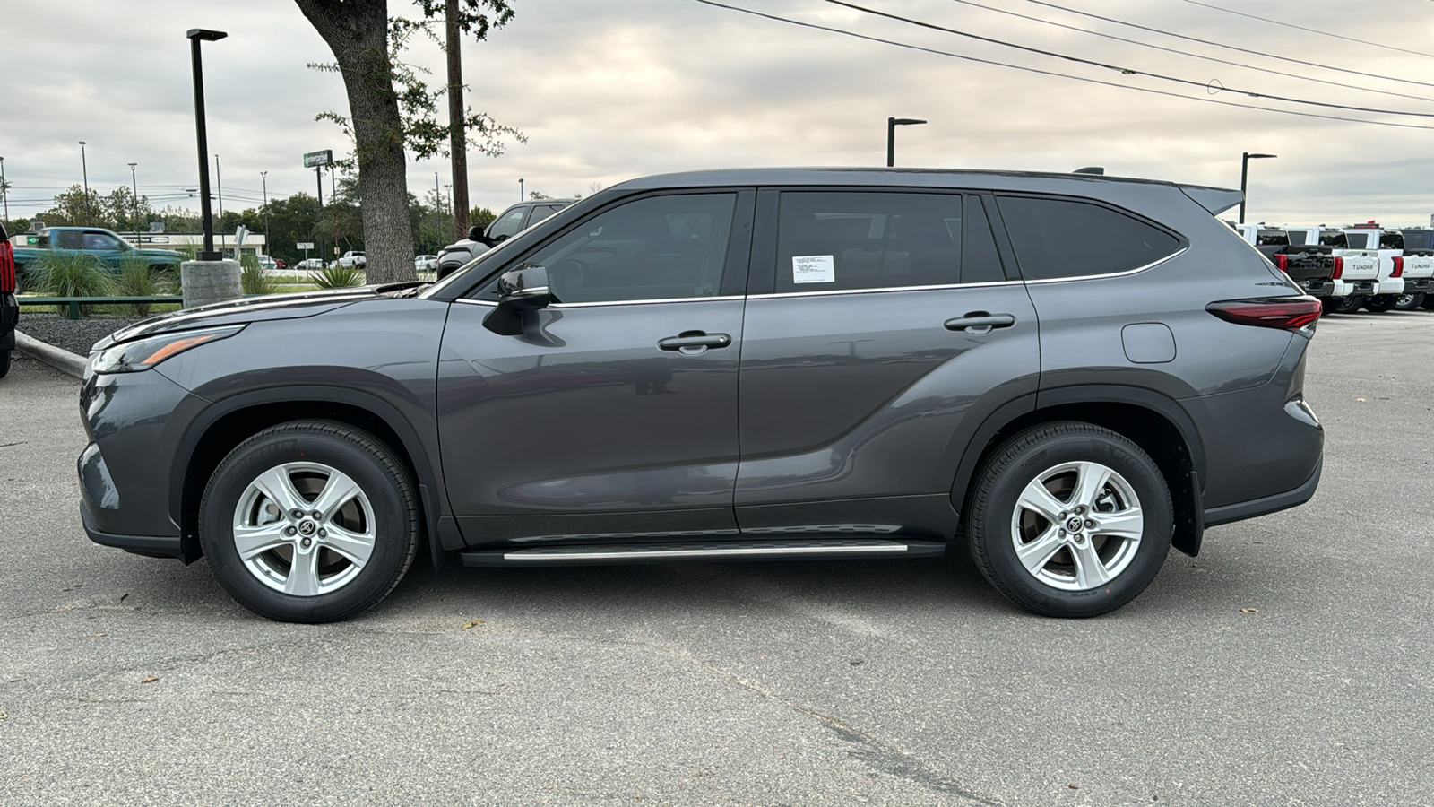 2024 Toyota Highlander LE 4