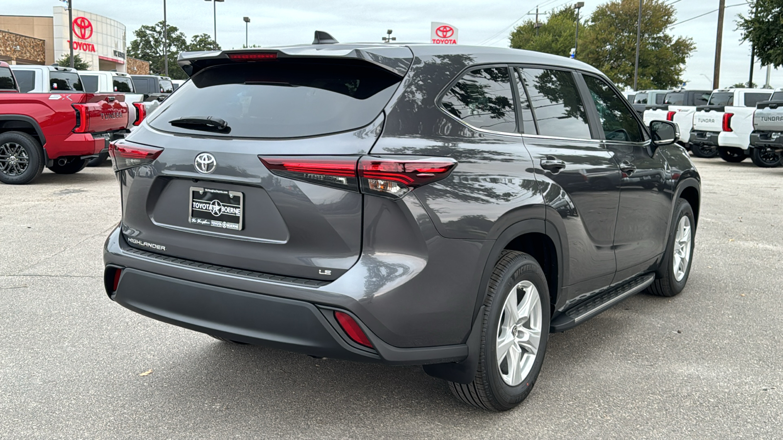 2024 Toyota Highlander LE 7