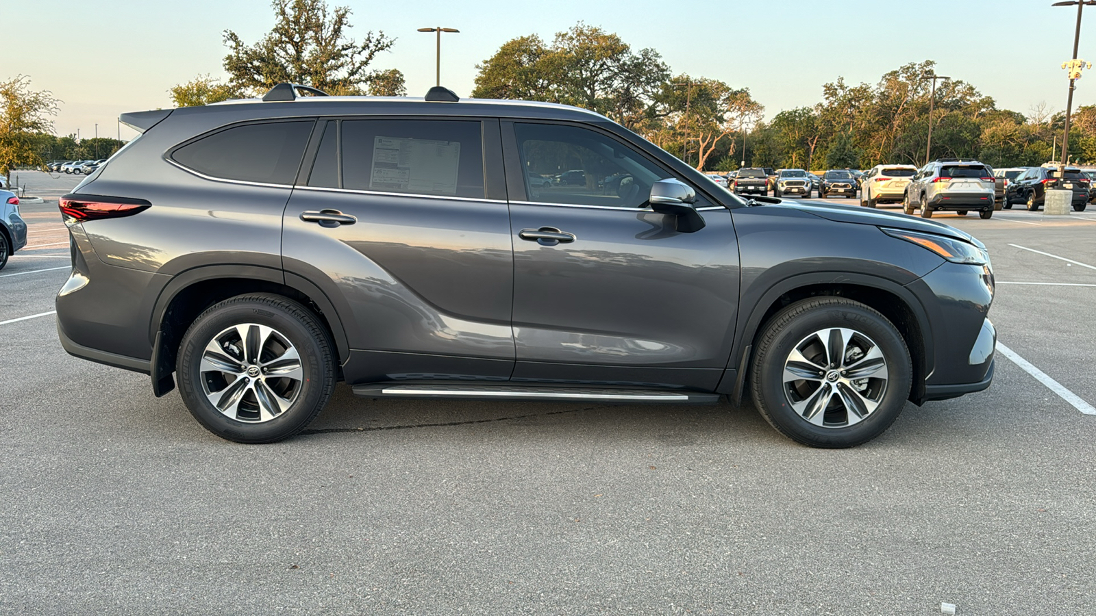 2024 Toyota Highlander XLE 9