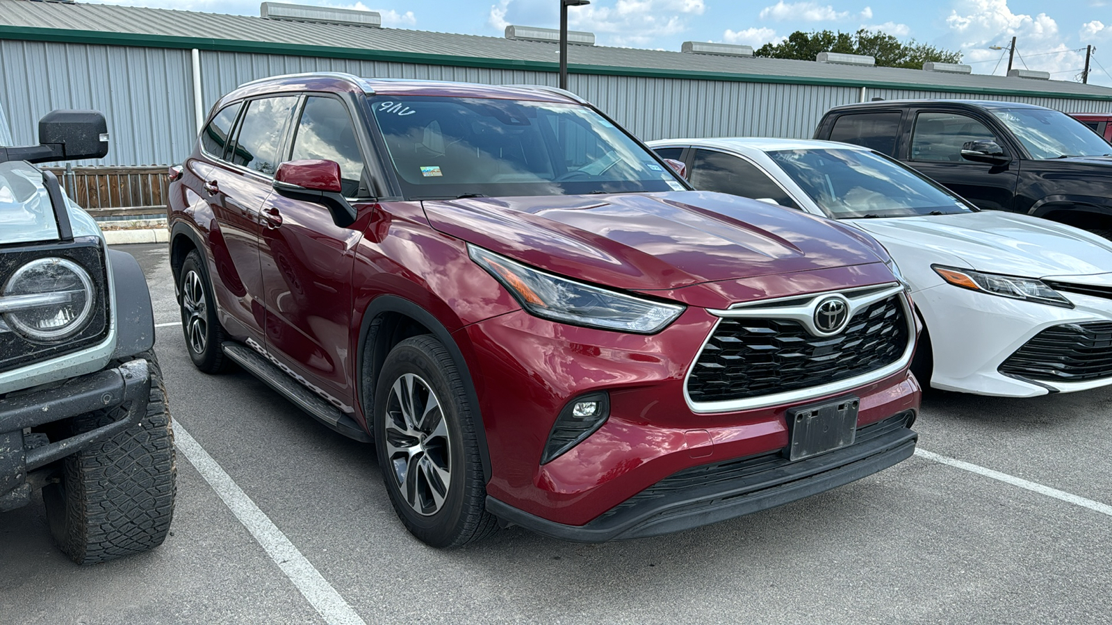 2022 Toyota Highlander XLE 2