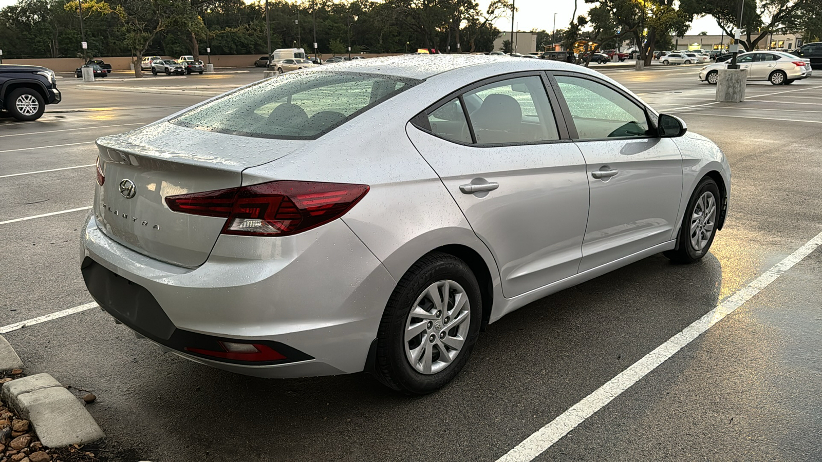 2019 Hyundai Elantra SE 7