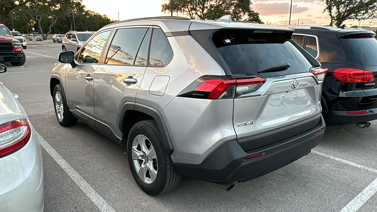 2019 Toyota RAV4 XLE 4