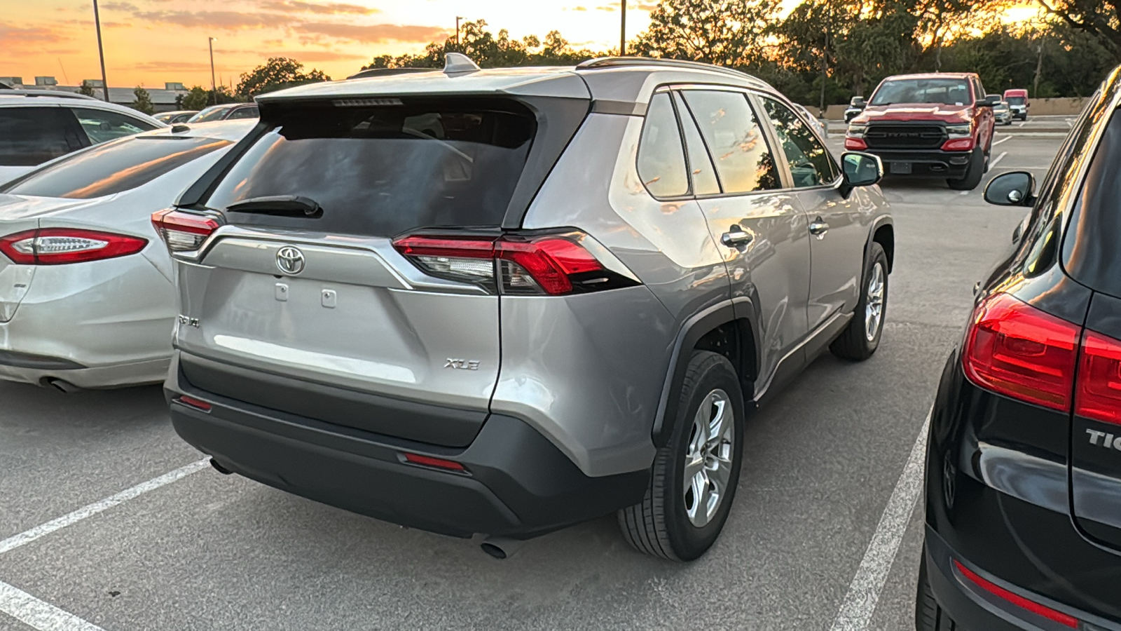 2019 Toyota RAV4 XLE 6