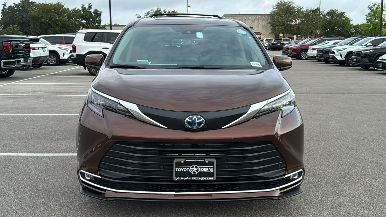 2024 Toyota Sienna XLE 2