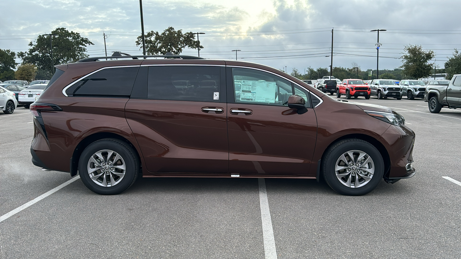 2024 Toyota Sienna XLE 8