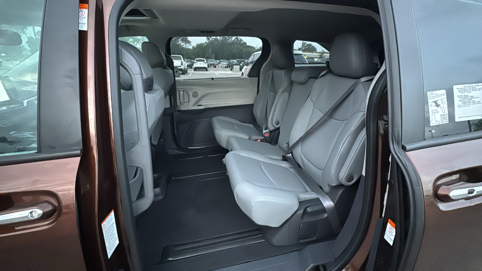 2024 Toyota Sienna XLE 15