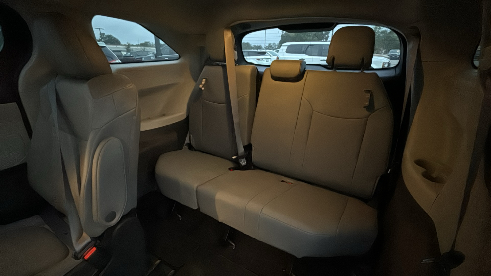 2024 Toyota Sienna XLE 16