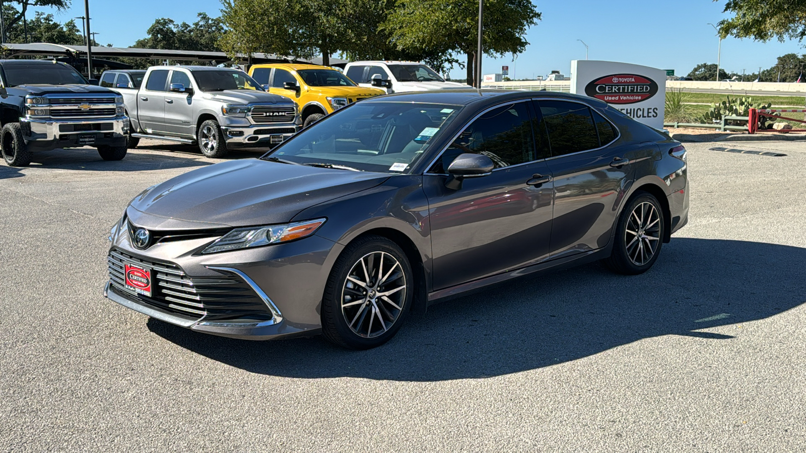 2023 Toyota Camry XLE 3