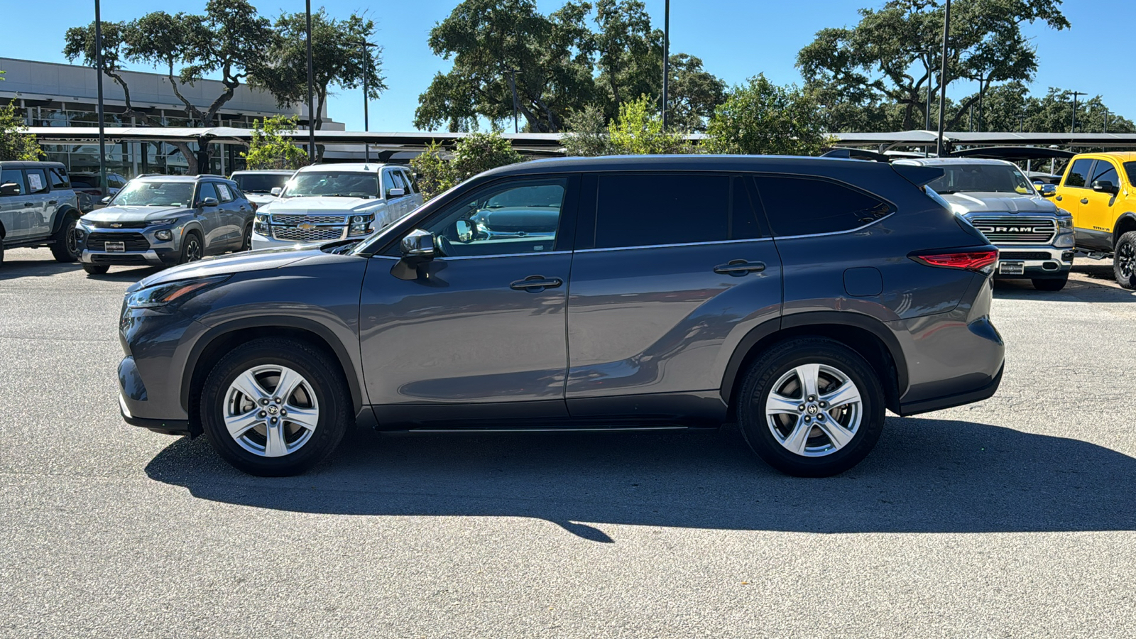 2021 Toyota Highlander LE 4