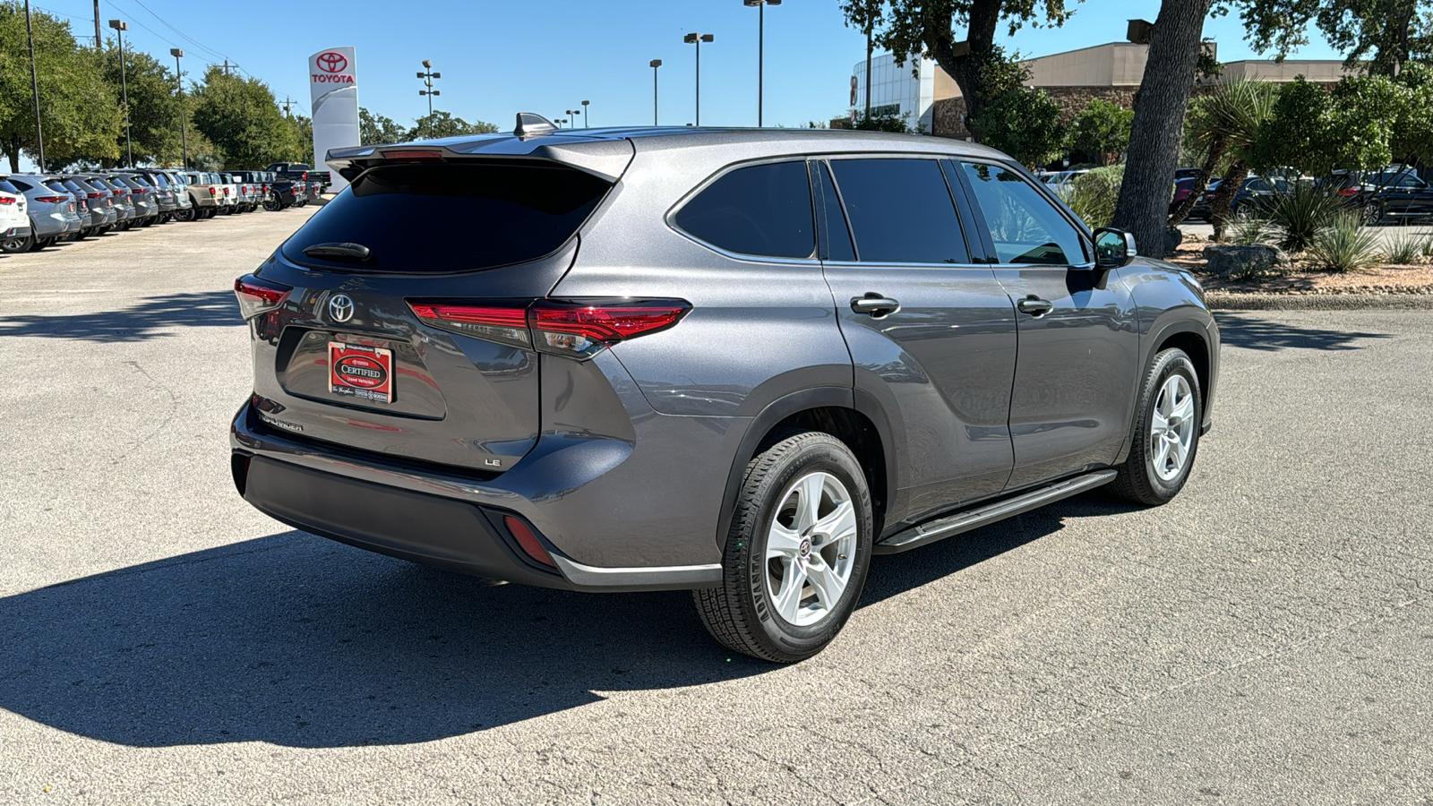 2021 Toyota Highlander LE 7