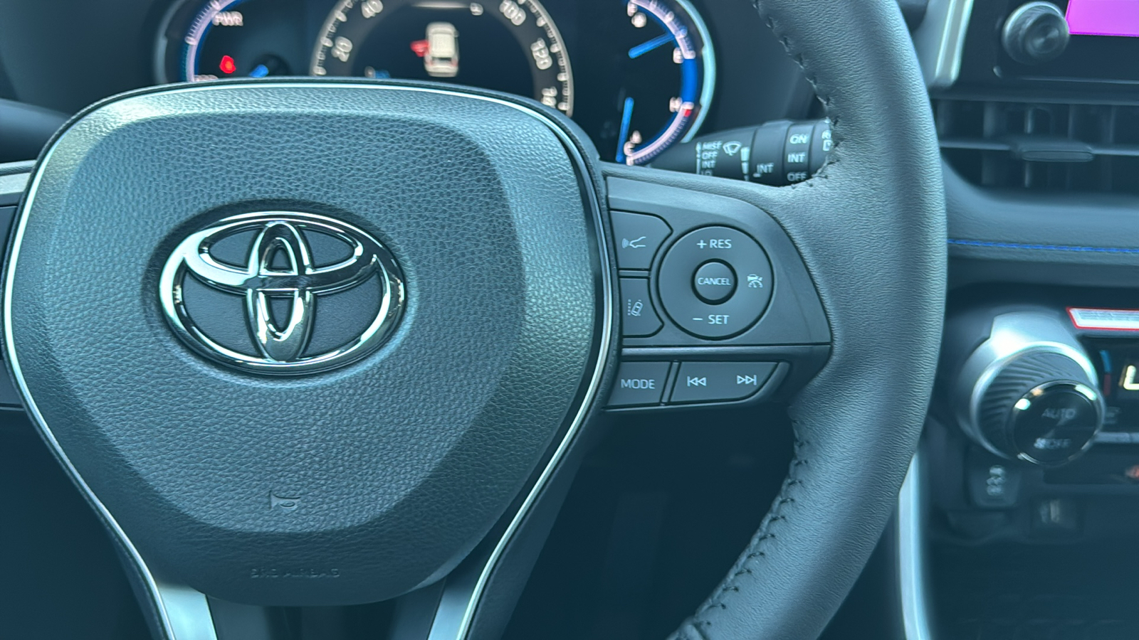 2024 Toyota RAV4 Hybrid SE 20