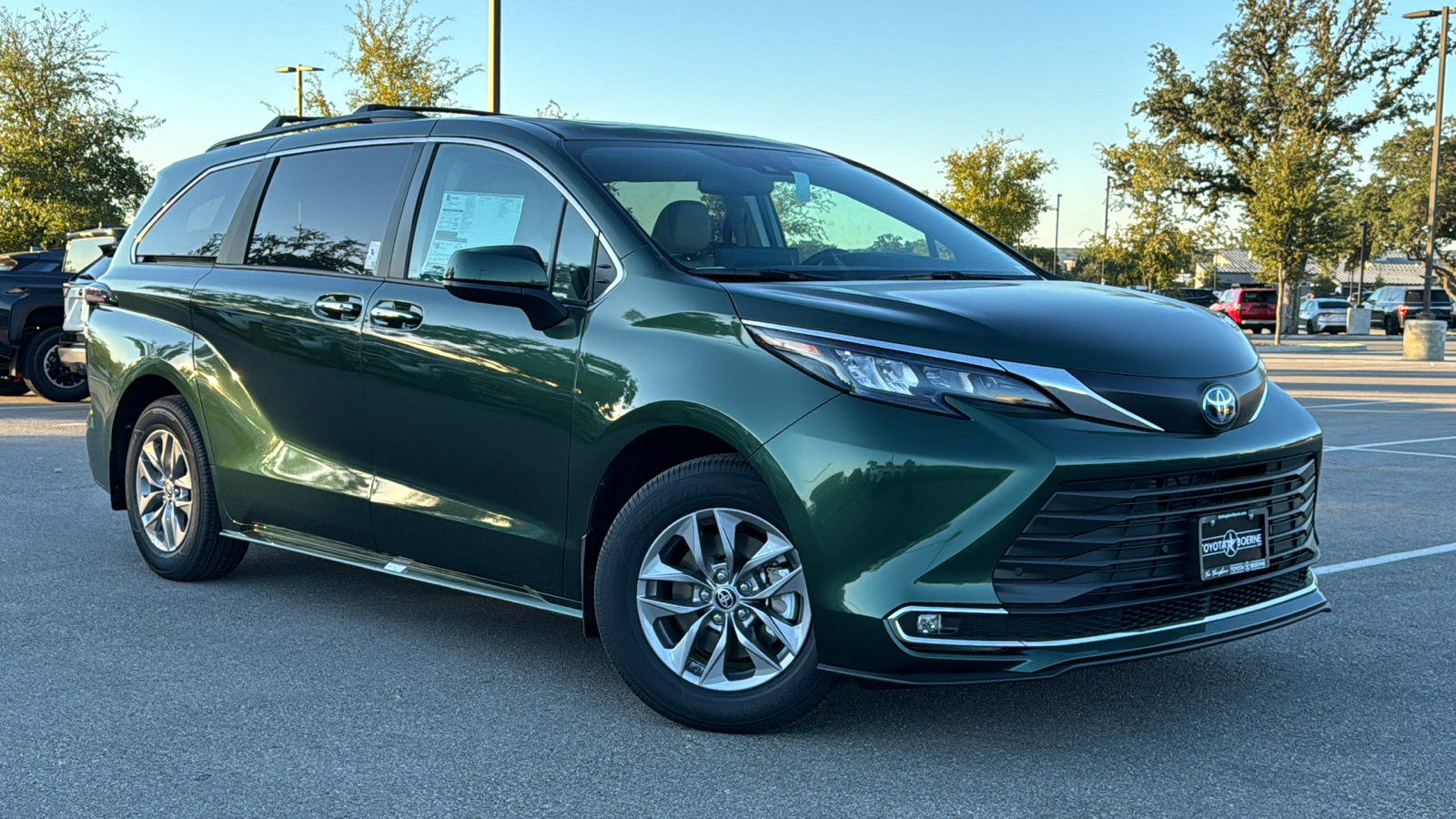 2024 Toyota Sienna XLE 2