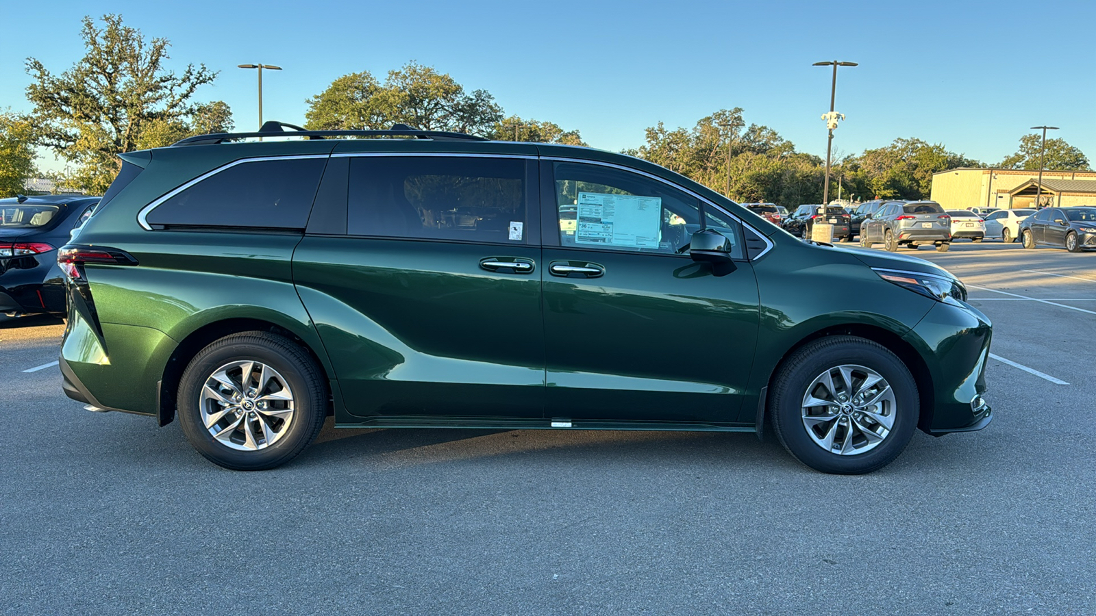 2024 Toyota Sienna XLE 9