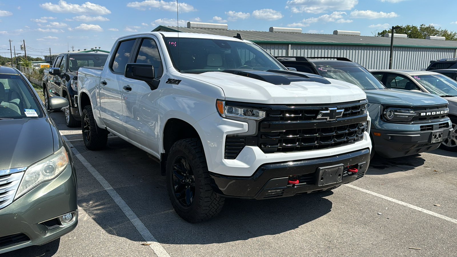 2023 Chevrolet Silverado 1500 LT Trail Boss 1