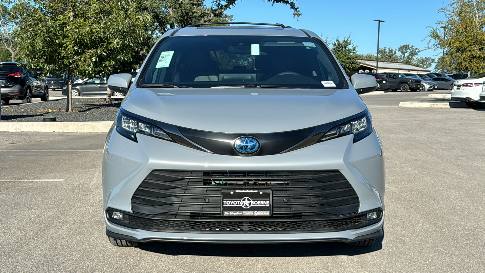 2024 Toyota Sienna Woodland Edition 2