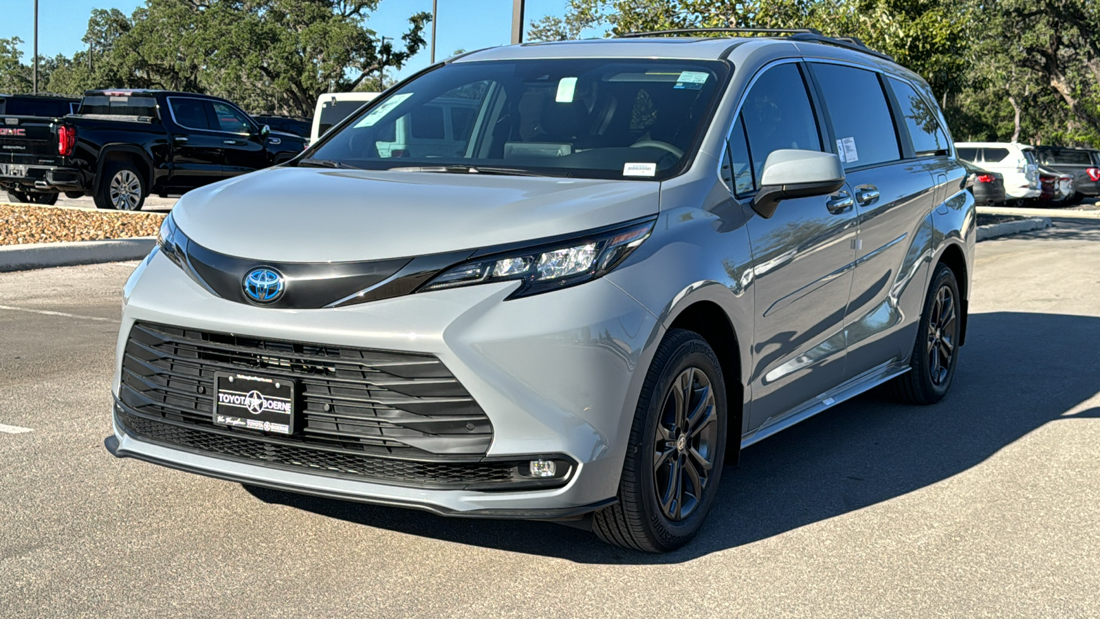 2024 Toyota Sienna Woodland Edition 3