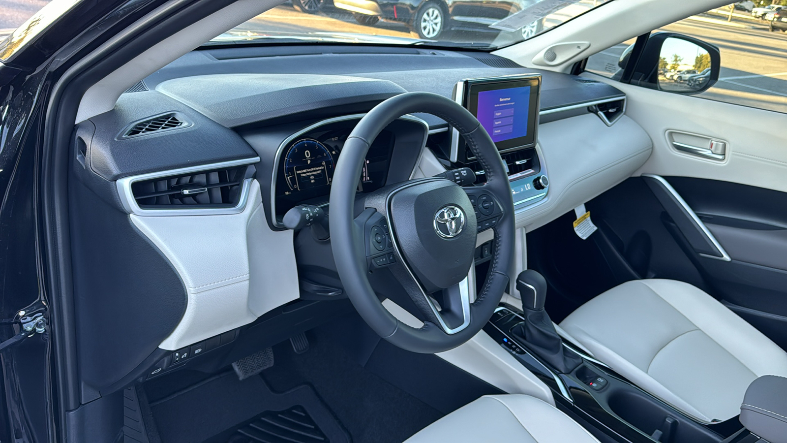 2024 Toyota Corolla Cross XLE 12