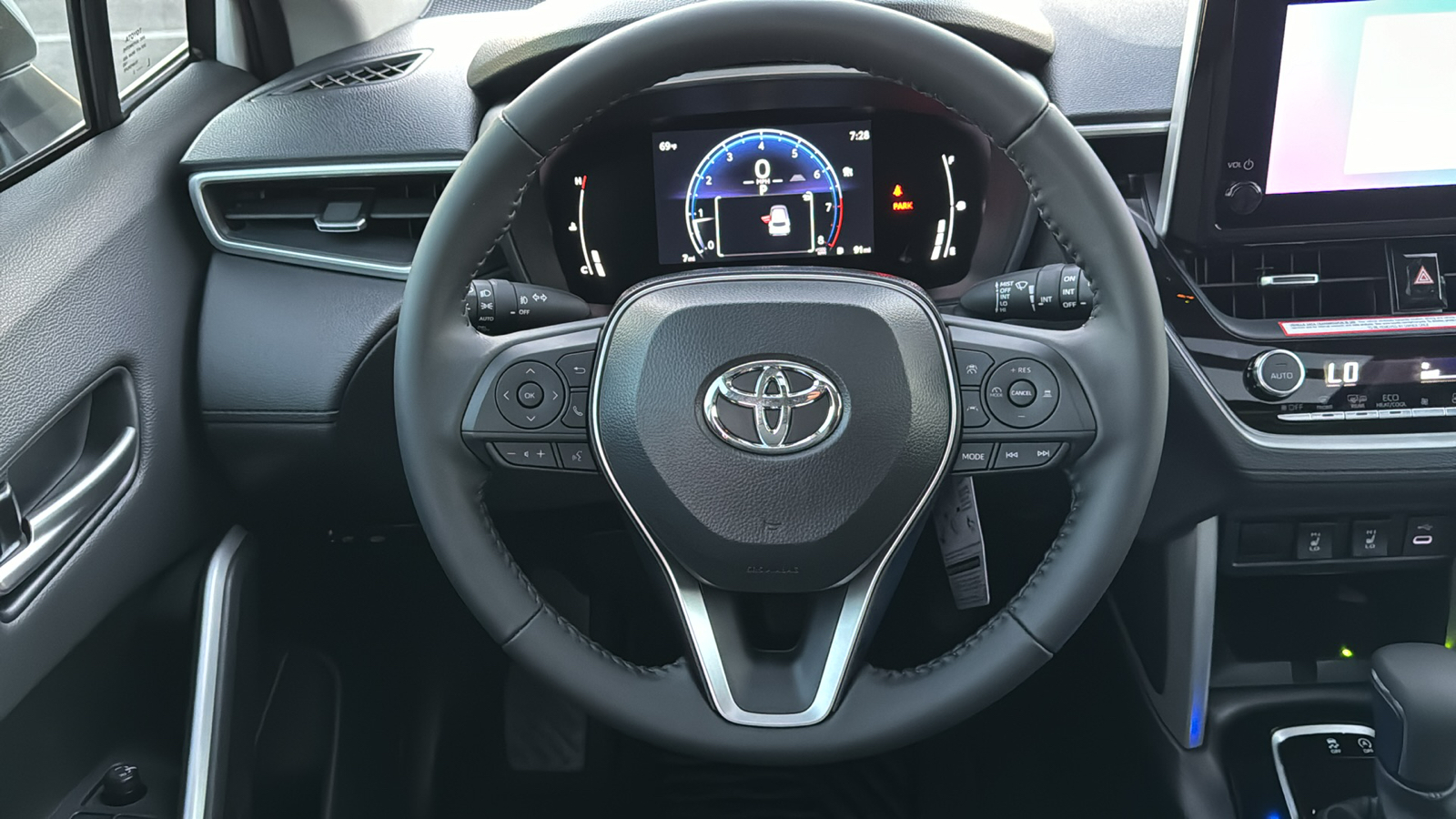 2024 Toyota Corolla Cross XLE 17