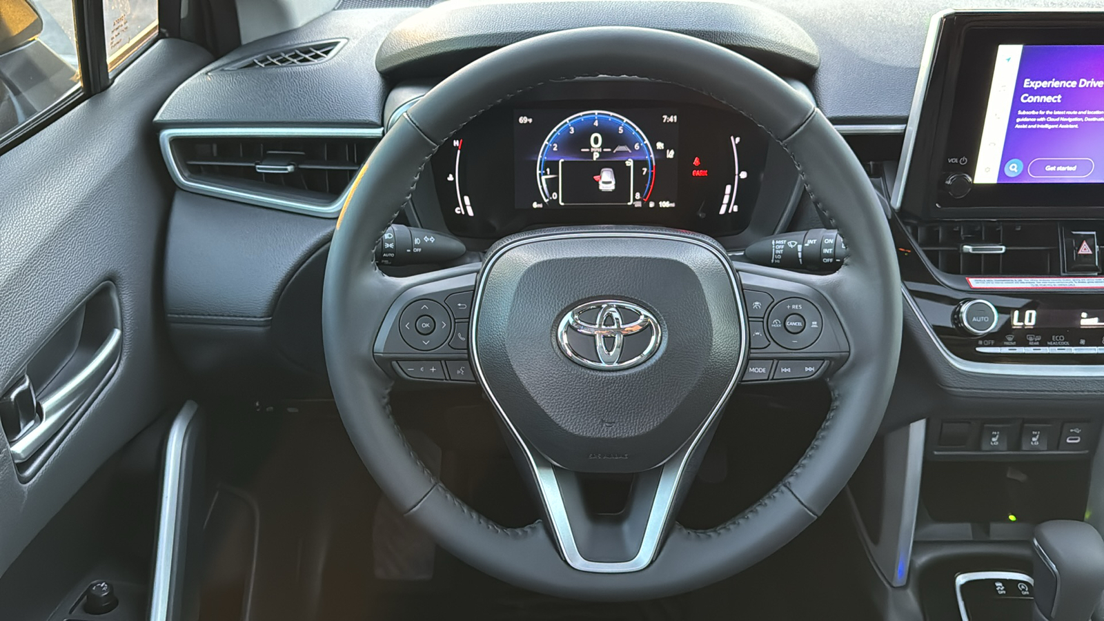 2024 Toyota Corolla Cross XLE 17