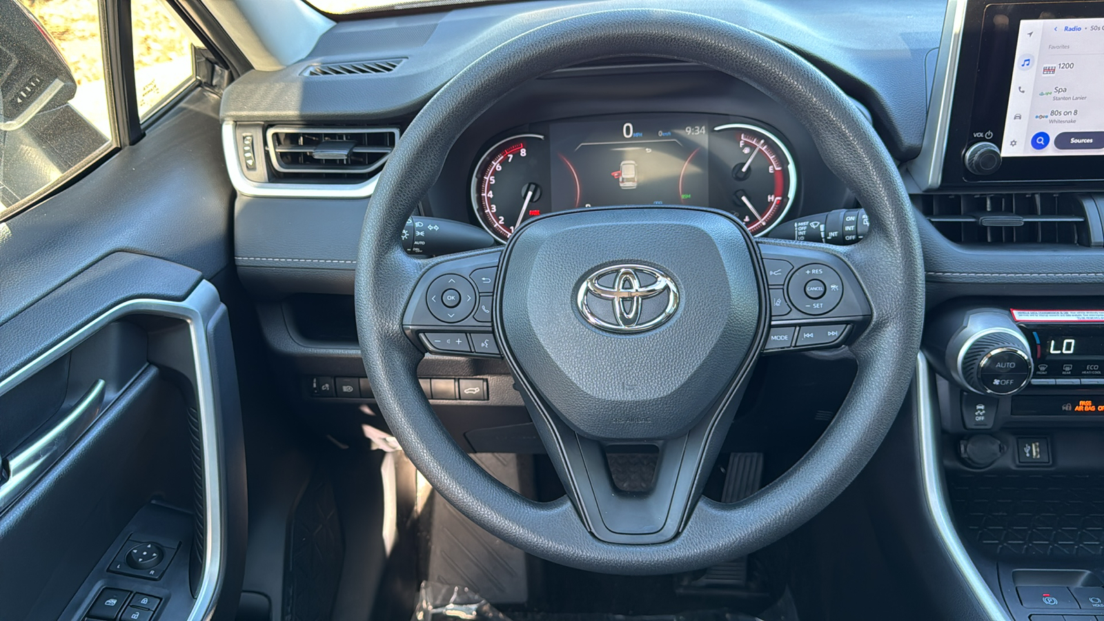 2024 Toyota RAV4 XLE 27