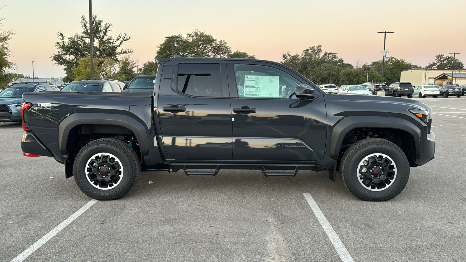 2024 Toyota Tacoma TRD Off-Road 8