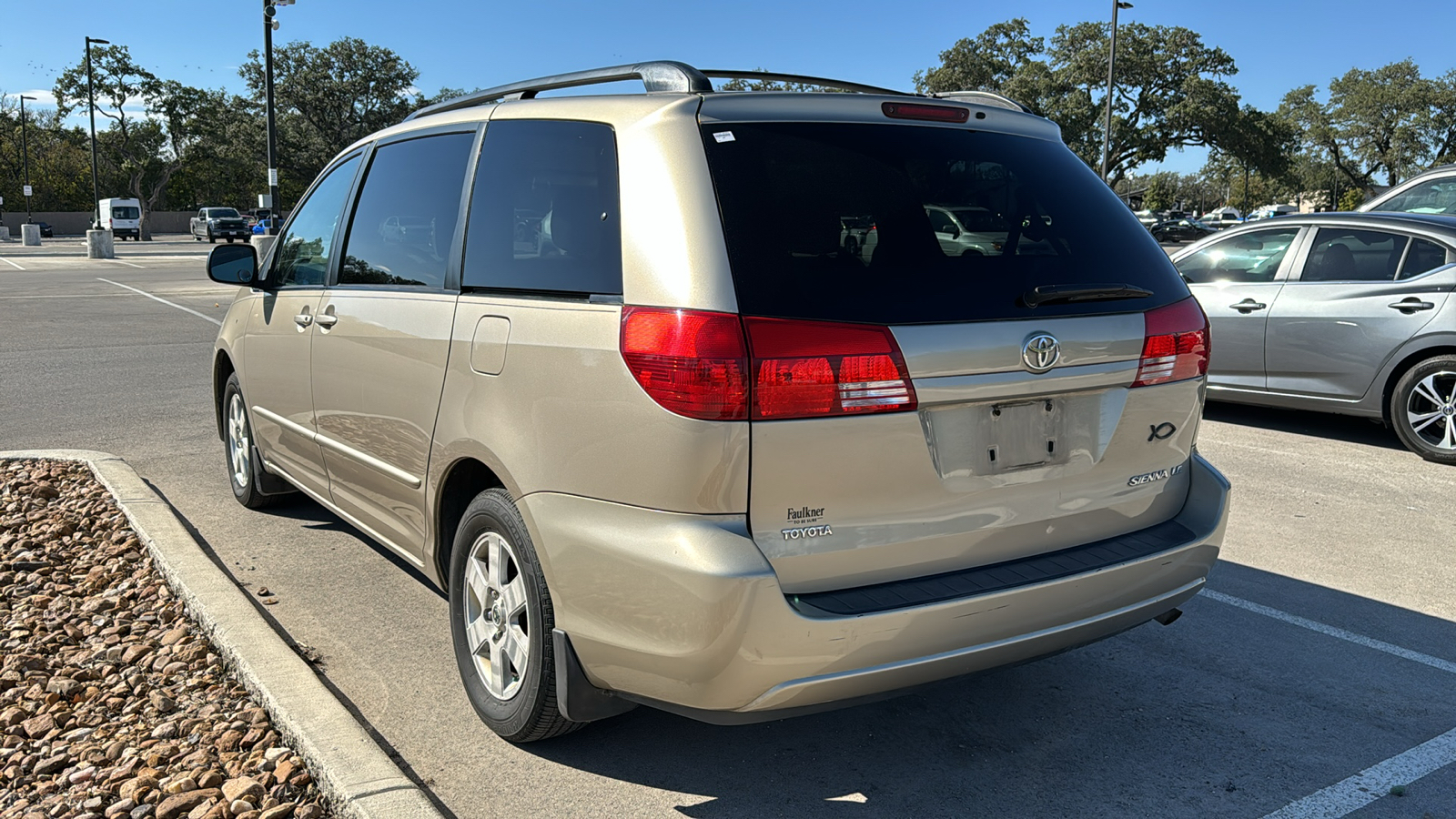 2004 Toyota Sienna LE 4