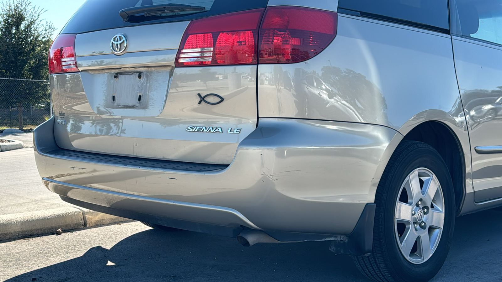 2004 Toyota Sienna LE 8