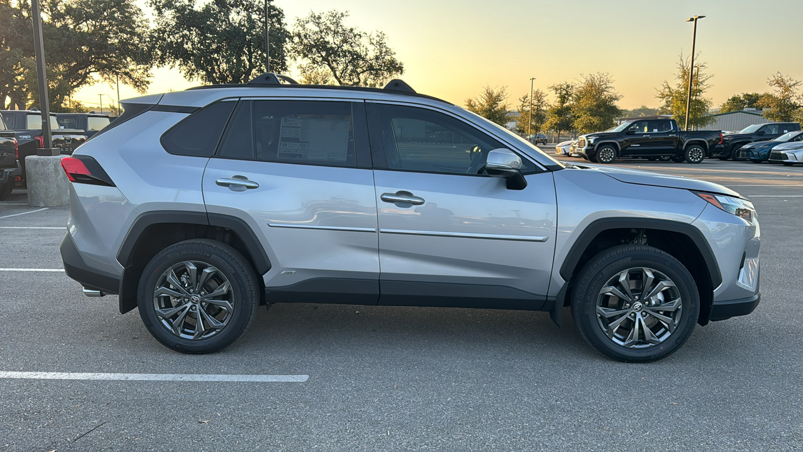 2024 Toyota RAV4 Hybrid Limited 8