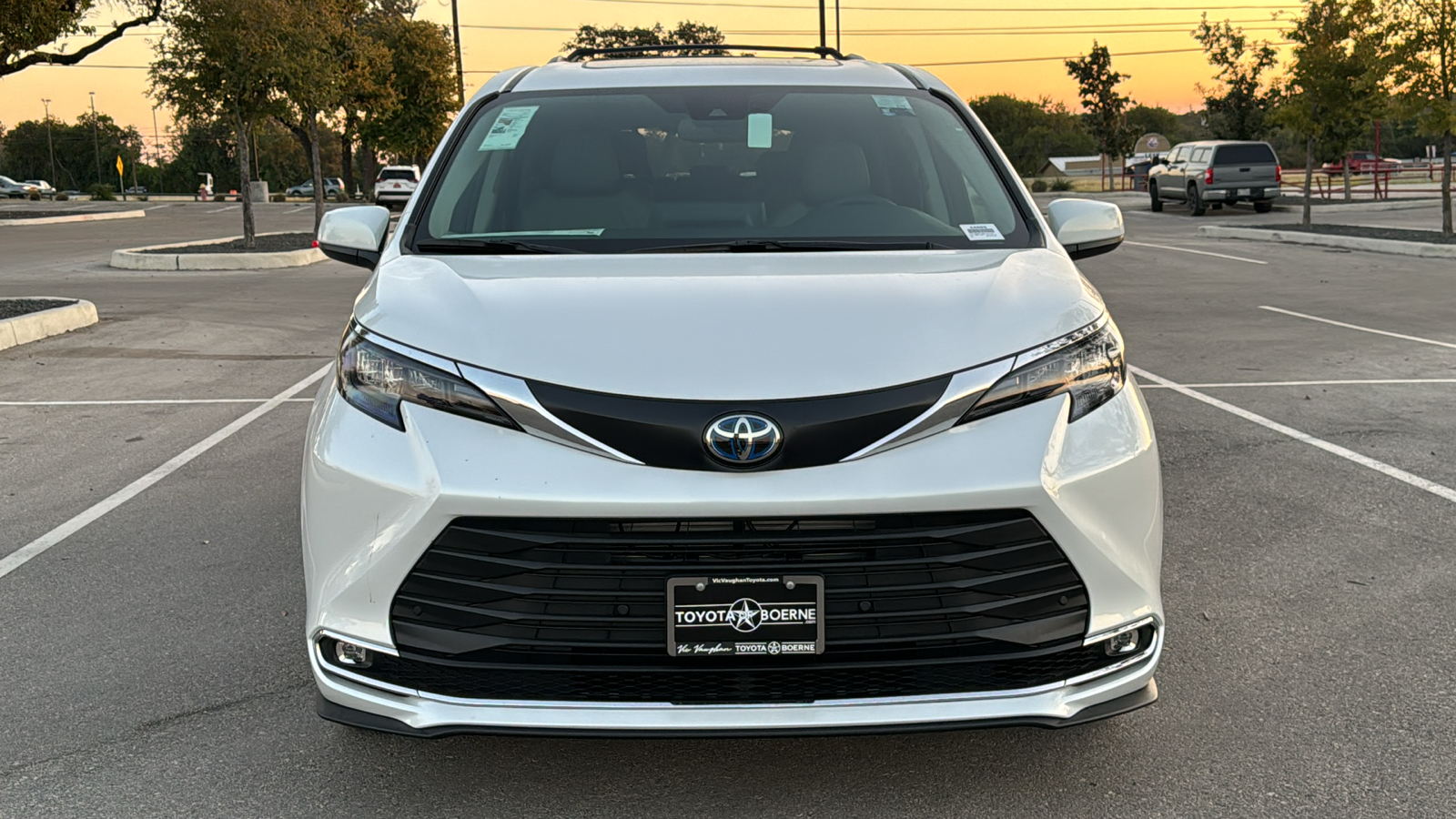 2024 Toyota Sienna XLE 2