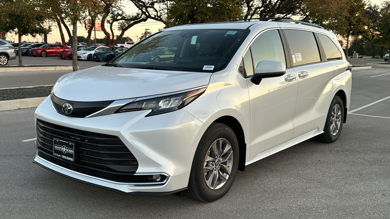 2024 Toyota Sienna XLE 3