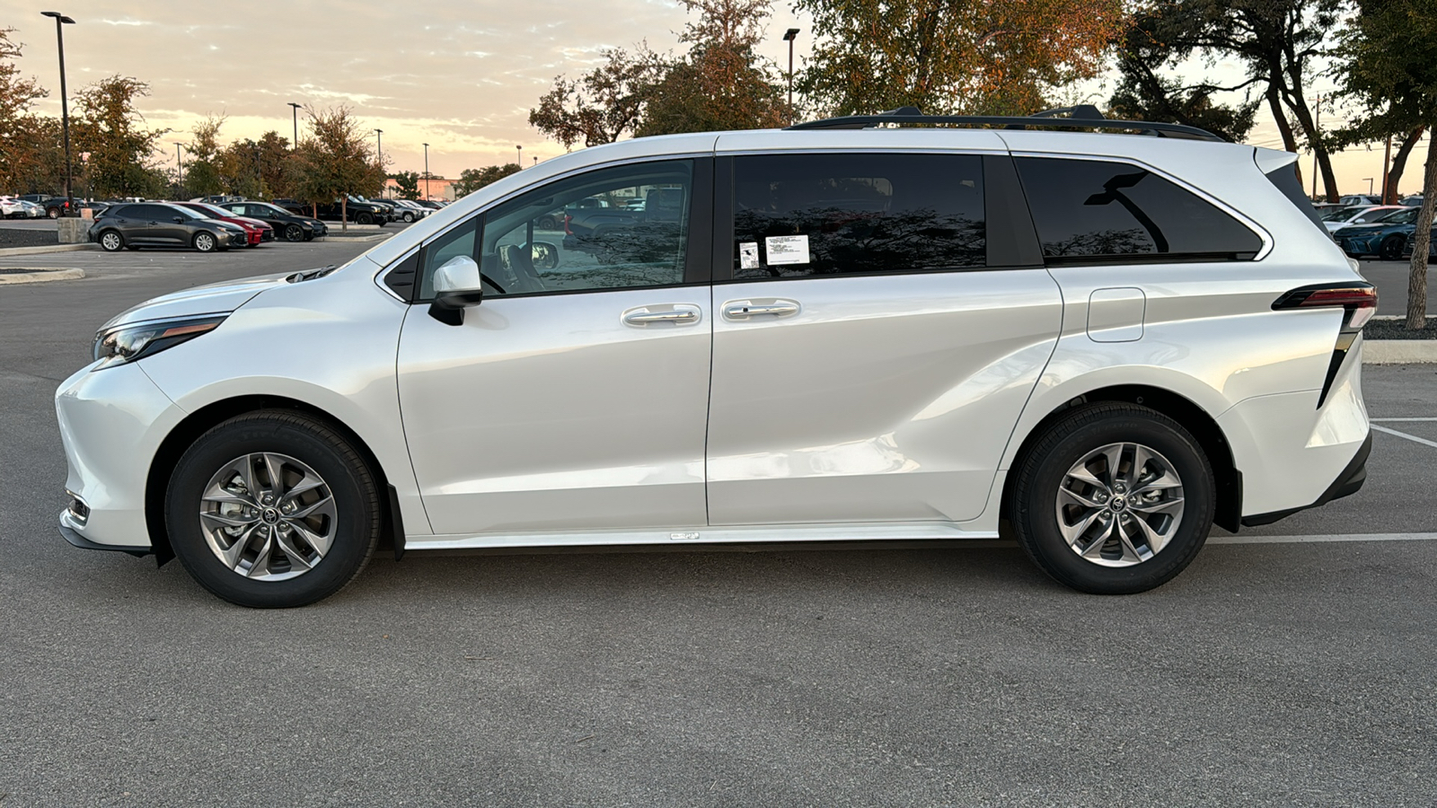 2024 Toyota Sienna XLE 4