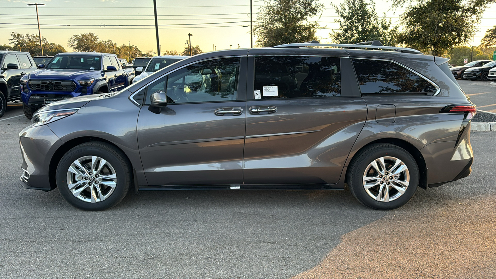 2024 Toyota Sienna Limited 4